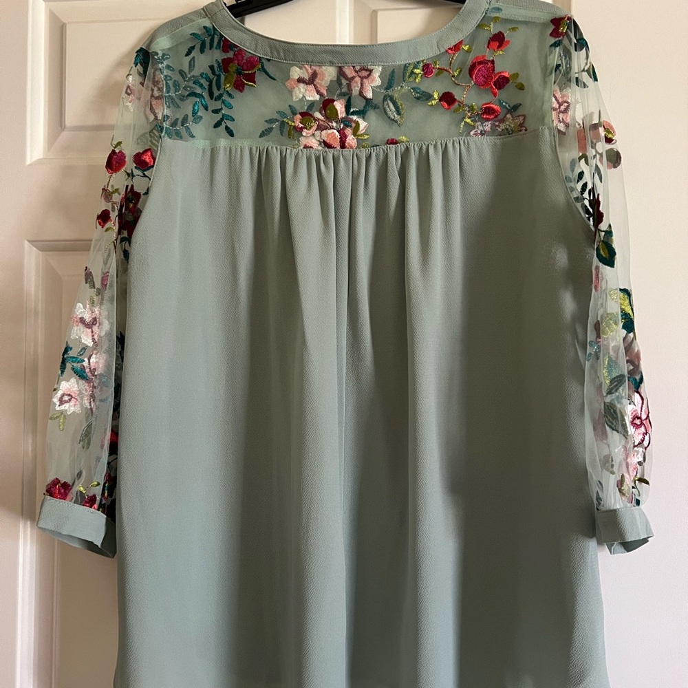 Seafoam green shirt with shear embroidered sleeves -medium - Picture 2 of 8